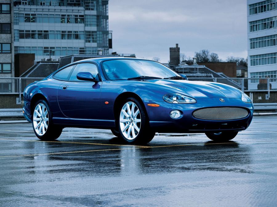  Jaguar XKR Coupe 2004 года  (фото 11 из 16)
